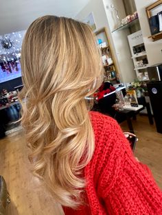 Blonde Dyed Hair, Blonde 2024, Blonde Hair Tips, Different Hair Lengths, Hair Tips And Tricks, Hairstyle Hacks, Frosted Tips, Caramel Blonde Hair, Warm Blonde Hair