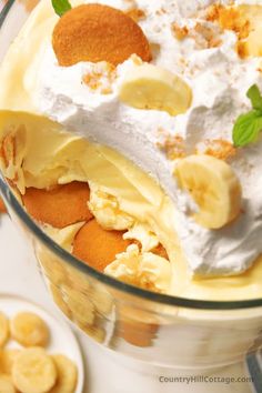 Condensed milk banana pudding is a heavenly dessert made up of sweet bananas, creamy vanilla pudding, and nilla wafers. It's the classic recipe the famous Magnolia Bakery in New York City uses. This easy no-bake dessert is sure to become a family favorite, perfect for weekend entraining, birthdays, and potlucks. It's the perfect recipe to whip for an after-dinner dessert, a get-together, holidays and celebration, or just when you're craving homemade banana pudding. | CountryHillCottage.com Authentic Banana Pudding, Banana Pudding With Sweet Condensed Milk, What To Do With Vanilla Pudding, Banana Pudding Using Condensed Milk, Banana Pudding With Eagle Brand Milk, Warm Banana Pudding Recipe, Whipped Banana Pudding Recipe, Banana Pudding For A Crowd, Banana Pudding Condensed Milk