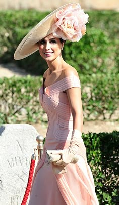 Paloma Cuevas wearing a Philip Treacy hat. Mother of the Bride.    IMHO could be a 'mature, brides wedding dress. Change the hat ... Solange Style, Pink Head, Head Gear, Hat Patterns