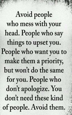 a poem written in black and white with the words avoid people who mess with your head