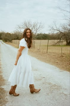 Modest Dress With Boots, Wedding Dresses Cowboy Boots, Cowgirl Boots Long Dress, White Southern Dress, Cowgirl Boots With Long Dress, Long Country Dresses With Cowboy Boots, Classic Country Outfits, Western White Dress With Boots, Long Dresses With Cowgirl Boots