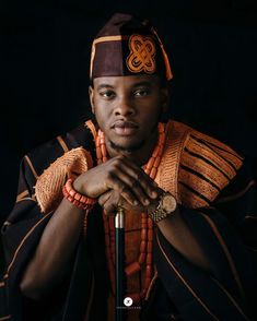 Yoruba Nigerian Outfit Agbada inspiration Agbada Poses For Men, African Wedding Photography, Male Native Wears, Groom Outfit Inspiration, African Empires, African Aesthetic, African King, Men Poses, Nigerian Culture