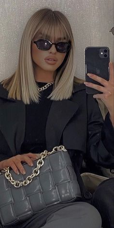 Khloe Kardashian Hair With Bangs, Longer Bob Haircut, Short Bleached Hair, Hair Style Girl, How To Grow Hair, Girl Hairstyle, Hair Color Streaks, Bob Hairstyles With Bangs, Woman Hair