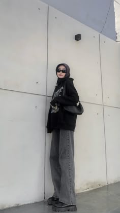 Black Hoodie Outfit Hijab, Outfit Hijab Tomboy, Style Hoodie Hijab, Ootd Hijab Hoodie, Hijab With Hoodie, Ootd Hijab Tomboy, Outfit Hijab Hoodie, Hoodie Outfit Hijab, Casual Outfits Hijab