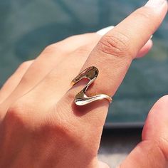 14K Solid Gold Wave Ring 🌊, Curled Ring 💫, Gold Wavy Ring ✨, Delicate Sea Wave Ring 🌀, 18K Gold Stackable Jewelry 🌟, Ocean Gold Jewelry 🏝️, Twisted Ring 🔄 Product Features Weight: 2.40 Gr ⚖️ Material Color: Yellow Gold, Rose Gold, and White Gold 🌈 Presentation: Shipped with special box and bag 🎁 Returns: Right to return within 7 days 🔄 Material and Color: Product color does not fade or darken ✨ Handcraftsmanship and Uniqueness: Handcrafted and may vary by 5% (+-) 🛠️ Wave Ring Descripti