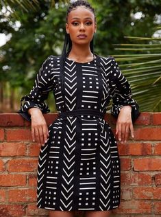 African Print Short Dresses, African Short Dresses, Ankara Suit, Kitenge Designs, African Chic, Printed Short Dresses, African Inspired Fashion, Dress Simple, African Print Dress