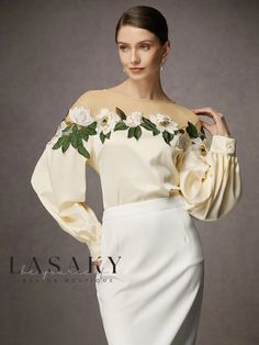 Lasaky - Elegant Floral Blouse with Crew Neck and Long Sleeves Cold Shoulder Long Sleeve, Linen Casual, Elegant Blouses, Fashion Catalogue, Trendy Clothes For Women, Elegant Floral, Elegant Outfit, Floral Blouse, Neck Designs