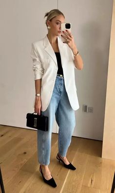 Outfit Ideas For Evening Out, Casual White Blazer Outfit Women, Networking Event Outfit, Event Outfit Ideas, Corporate Girly, Spring Business Casual Outfits, White Blazer Outfits, Workwear Women, Europe Pics