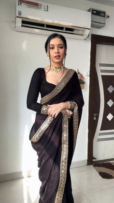 Saree From Scratch Ideas, Lace Blouses For Saree, Black Lace Saree, Dark Saree, Black Blouse Designs For Saree, Black Blouse Design, Velvet Blouse Designs Indian, Black Velvet Blouse Design, Black Saree Blouse