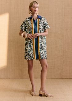 Printed shirt dress;Shirt collar and short sleeves;Button placket on the middle front;Rounded hemline;Length from shoulder 86 cm / 33.8 in (for a 36) Lifestyle Dresses, Denim Sweatshirt, Print Shirt Dress, Swimwear Dress, Floral Print Shirt, Knitwear Dress, Printed Shirt Dress, Bag Dress, Denim Coat