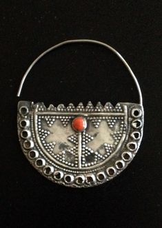 Egypt | Bedouin silver nose ring | ©Jose M Pery Antic Jewellery, Vintage Baubles, Aluminum Earrings, Kuchi Jewelry, Silver Nose Ring, Silver Earrings Handmade, Nose Jewelry, Coral Jewelry, African Beads