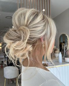 Bob Lung, Gorgeous Updos, Easy Updo Hairstyles, Up Dos For Medium Hair, Updos For Medium Length Hair, Low Bun, Updo Hairstyles