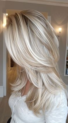 Med Length Blonde Hair With Layers, Medium Long Layers Haircut, Medium Long Blonde Haircut, Platinum Layered Hair, Blonde Medium Length Hair With Layers Straight, Medium Length Blonde Layers, Layered Blonde Hair Medium, Long Blond Hairstyles, Long Hair With Lots Of Layers