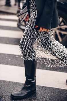 Paris Fall Fashion, Pearls Fashion, Look Office, Street Style Shoes, Design Textile, Cooler Look, The Best Street Style, Paris Street Style, Best Street Style