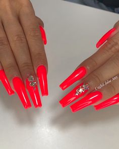 Neon Ballerina Nails, Neon Pink And Gold Nails, Acrylic Nails Ideas Bright Colors, Neon Red Nails Art Designs, Neon Nails 2024, Red Neon Nails, Long Neon Nails, Neon Nails Long, Coral Red Nails