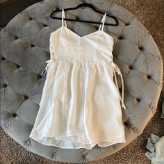 Nwt Parker Babydoll Dress. Ivory Color. Lined With Adjustable Straps. Size Small. Msrp $298 White Beaded Dress, Anastasia Dress, Barcelona Dress, Red Ruffle Dress, Zip Front Dress, Parker Dress, Cocktail Dress Vintage, Cold Shoulder Long Sleeve, Silk Print Dress