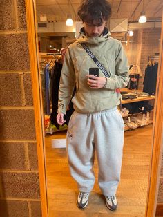 Streetwear Joggers Outfit, 95s Outfit, Baggy Joggers Outfit, Baggy Sweatpants Outfit Men, Amazon Mens Fashion, Baggy Joggers Men, Uk Streetwear Men, Chill Outfits Lazy Days, Jogger Pants Outfit Winter