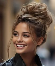 80s Updo, Bombshell Hair, Cute Box Braids Hairstyles, Ombré Hair, Trending Hairstyles, Hottie Women, Curly Hair Tips, Long Hair Cuts, Blonde Hair Color