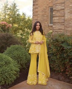 Indian Bridesmaid Outfit, Indian Bridesmaid Dress, Bridesmaid Outfit Ideas, Haldi Dress Ideas, Shaadi Outfits, Mehandi Outfits, Yellow Sharara, Bridesmaid Dress Ideas, Sharara Dress