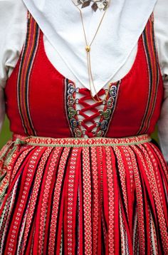 Folk costume of Leksand, Sweden    Photo: Laila Duran Nordic Costume, Swedish Clothing, Folklore Fashion, Swedish Women, Striped Apron, Inkle Weaving