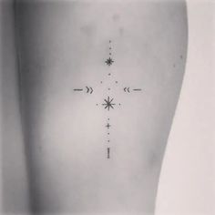 the back of a woman's stomach with arrows and stars on her left side