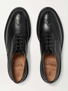 Mens Brogue Shoes, Men’s Oxford Shoes, Brogue Shoes Man, Classy Shoes For Men, Black Brogues Outfit, Oxford Shoes Outfit Men, Mens Wingtip Shoes, Mens Oxford Shoes, Mens Leather Shoes