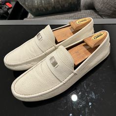 Good Condition With Some Wear And Tear. Kept In A Smoke-Free, Pet-Free Home. White Dress Shoes Men, White Dress Shoes, Shoes Gucci, Gucci Men Shoes, Gucci Leather, Wear And Tear, Driving Shoes, Gucci Shoes, Gucci Men