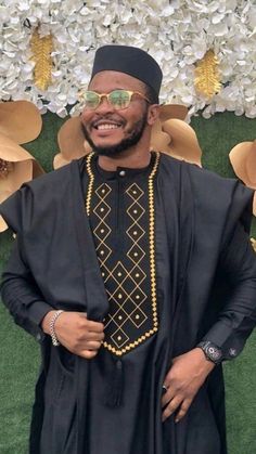 Step into a world of luxury and sophistication with our premium quality 100% cotton Agbada for men. Impeccably designed and tailored, this traditional suit comes in black and gold, adorned with intricate embroidery that showcases the beauty of Yoruba culture. Originating from Nigeria, West Africa, Agbada has long been associated with prestige and affluence among the Yoruba people. However, in today's fashion world, it has gained widespread popularity and has become a go-to attire for formal events, such as weddings, engagements, church services, African heritage parties, black history month celebrations, and other special occasions. Whether you're attending a traditional marriage or a black-tie event, our Agbada will make a bold statement and set you apart from the crowd. With its elegant Babbar Riga, Agbada Design, Wedding Suit Styles, Nigerian Men Fashion, African Wear Styles For Men, Latest African Men Fashion, African Attire For Men, African Dresses Men, Afrikaanse Mode