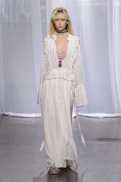 Trends: the floral dresses (and much more) we’ll wear in spring White Dress Outfit, Fashion Corner, White Boho Dress, Resort Fashion, January 23, Secret Society, Vestidos Vintage, Zadig And Voltaire, Woven Dress