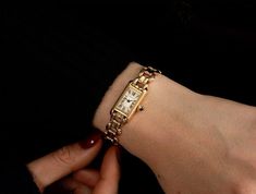 Cartier Tank Watch Aesthetic, Watch Vintage Women, Gold Watches Women Vintage, Vintage Watches For Women, Women Watch Aesthetic, Watch Outfits Women, Watches Women Aesthetic, Watch Aesthetic Women, Cartier Vintage Watch