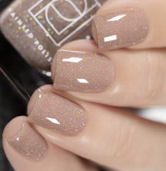 Gel Nails For Pale Hands, Opaque Shimmer Nails, Taupe Shimmer Nails, New Glitter Nails, Nail Polish Simple Ideas, Taupe Wedding Nails, Nail Champagne Color, Tan Gel Nails Design, Fall Bridesmaid Nail Ideas