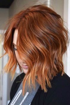 172 Fantastic Bob Haircut Ideas - Love Hairstyles Pelo Color Cobre, Short Haircuts For Wavy Hair, Red Bob Hair, Bob Haircut Ideas, Strawberry Blonde Hair Color, Stacked Bob Haircut, Haircuts For Wavy Hair, Long Bob Hairstyles, Auburn Hair