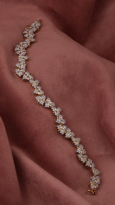 Diamond Bracelets Indian, Polki Diamond Jewellery, Indian Jewelry Earrings, Diamond Bracelet Design, Handmade Gold Jewellery, Gold Necklace Indian Bridal Jewelry, Antique Jewelry Indian, Jewelry Bracelets Gold, Polki Jewellery