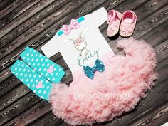 "EASTER CHICK PETTISKIRT SET Shoes not for sale, display purpose only~ TOP: Premium bodysuits or shirts professionally heat pressed no shed AQUA glitter in \" Floral cute bunny image\" design + your little one's name S/S= Short Sleeves L/S= Long Sleeves SKIRT: We send pettiskirts according to your top size, unless you ask for a specific size. 2 full layers of soft chiffon with ruffles +1 layer underlining with stretchy elastic waist embellished with premium sequin bow brooch pin ( Not glued! ) f Cute Fitted Easter Sets, Cute White Easter Outfit Set, Cute White Easter Sets, Easter Toddler, Smash Cake Outfit, Cake Outfit, Bunny Images, Easter Baby