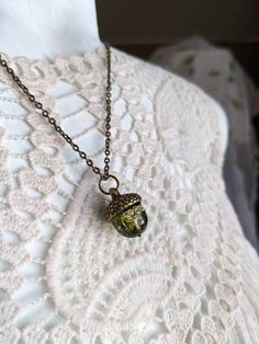 Real preserved moss terrarium acorn shaped necklaces, handmade with resin. Scarecrow Oc, Oz Scarecrow, Green Mushroom, Forest Necklace, Sea Earrings, Acorn Pendant, Sea Necklace, Mushroom Necklace, Mushroom Jewelry