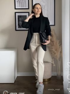 Monday Work Outfits Offices, Clinical Psychologist Outfit, Formal Blazer Outfits For Women, Smart Casual Work Outfit Winter, Formal Casual Outfits Women, Semiformal Outfit Mujer, Monday Outfit For Work, Freezing Winter Outfits, Outfit Formal Casual