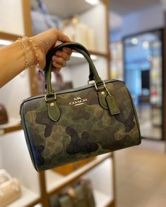 Tiny Bag, Trendy Purses, Luxury Bags Collection, Girl Lifestyle, Bag Obsession, Rich Girl, Cute Bags, Bags Designer Fashion