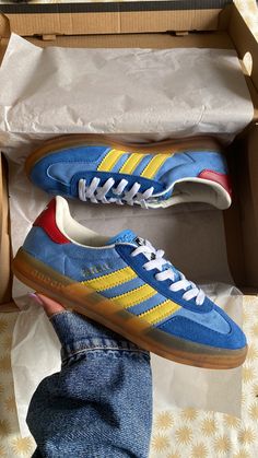 Blue And Yellow Sambas, Adidas Girl, Baggy Clothes, Modern Shoes, Trendy Shoes