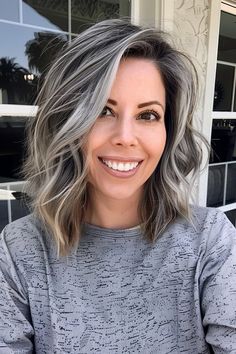 Stunning Salt and Pepper Hair Inspo for Women of All Ages - Flo's Blog Wavy Gray Hair, Hair Colorist