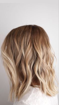 Champagne Blond, Champagne Blonde Hair, Blonde Hair Goals, Honey Blonde Hair, Honey Hair, Balayage Hair Blonde, Blonde Hair Looks, Brown Blonde Hair, Honey Blonde