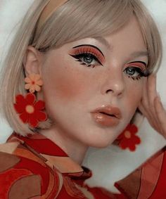 Retro Makeup Looks, Twiggy Makeup, Disco Makeup, 60s Makeup, 70s Makeup, Retro Makeup, Graphic Eyeliner, Cute Makeup Looks, Vintage Makeup