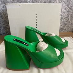 Simon Miller Green Slice Heeled Leather Platform Sandals Shoes Sz 37 Made In Green Leather Wedge Sandals For Summer, Trendy Leather Sandals With Padded Heel, Green Heels With Deep Heel Cup For Summer, Green Platform Wedge Sandals With Open Heel, Leather High Heel Wedge Sandals With Padded Heel, Green Leather Closed Toe Wedge Sandals, Green Open Toe Platform Mules, Green Open Toe Leather Mules, Green Leather Open Toe Mules