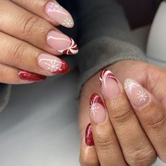 40 Short Christmas Nail Ideas for an Elegant Look 111 40 Short Christmas Nail Ideas for an Elegant Look Christmas Nails Short Red, Short Christmas Nail Ideas, Christmas Nails Short, Nail Polish Art Designs, Christmas Nail Ideas, Holiday Nails Christmas, Nail Polish Art, Seasonal Nails