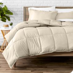 the comforter is clean and ready to be used in this bedding set,