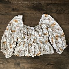 Nwt Skylar + Madison Smocked Floral Top Size Large. Gray Top With Floral Print Features Crop Fit, Flattering Ruched Style, Loose Sleeves, Stretchy Fit, And Tie At Neckline. Material: 100% Rayon Measurements: Pit To Pit 16” New To Poshmark? Use Code Bohemoboutique For $10 Off Your Purchase When You Register For A New Account. Bundle And Save! 10% Discount On Bundles Of 2 Or More! Reasonable Offers Accepted Flowy Smocked Top For Brunch, Spring Flowy Peasant Top With Smocked Back, Flowy Smocked Bodice Peasant Top For Spring, White Smocked Top With Ruffles For Fall, White Smocked Back Top For Fall, White Top With Smocked Back For Fall, Fall White Smocked Top With Ruffles, Fall Vacation Blouse With Smocked Back, Flowy Smocked Casual Top For Spring