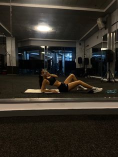 Gym aesthetic Gym Aethetic Girl, Girl Excersising Aesthetic, Gym Dream Body Visualization, Abs Aesthic Female, Gym Aethstetic Girl, Vision Board Ideas Gym Girl, Cardio Girl Aesthetic, Clean Gym Girl Aesthetic, Healthy Gym Aesthetic