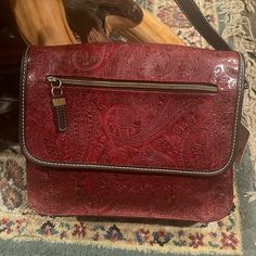 Relic Leather Purse With Paisley Pattern Red/ Burgundy Messenger Satchel Bag. Looks Vintage/ Retro/ Steam Punk! New With Tags Adjustable Strap. Lots Of Pockets. See Photos. Fossil Handbags, Brown Leather Satchel, Black Satchel, Fossil Bags, Woven Handbags, Faux Leather Bag, Printed Handbags, Leather Satchel Bag, Brown Leather Bag