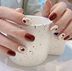 Dainty Christmas Nails, Korea Nail, Classy Nail Art Ideas, Ombre Nail Art Designs, Minimal Nails Art, Hard Gel Nails, Acrylic Nail Shapes, Elegant Nail Art, Magic Nails