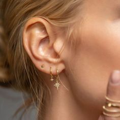 Ear Piercings Small Hoop, Earrings Aesthetic One Piercing, Gold Earrings Inspiration, Feminine Piercings Ears, Earrings Inspiration Gold, Gold Double Lobe Piercing, Third Whole Ear Piercing, Gold Earring Layout, Hoop With Charm Earrings