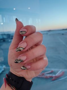 Almond shape nail design with green gold marble Gel Nails Almond Shape, Gel Nails Almond, Green Marble Design, Dark Green Marble, Marble Nail Design, Nails Almond Shape, Almond Acrylic Nails Designs, Gold Gel Nails, Quinceanera Nails